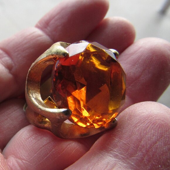 Gawdy Gold Metal and Glass Cocktail Ring - Picture 2 of 5